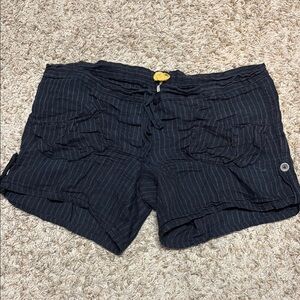 Free People Women's Blue Pinstripe Shorts Sz 12